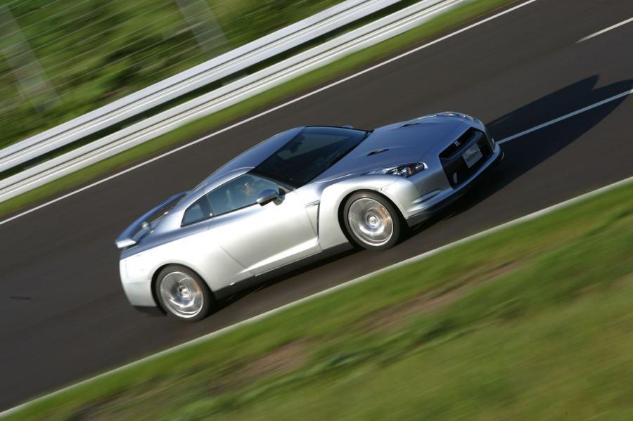  Nissan GT-R 2008 года  (US) (фото 26 из 52)
